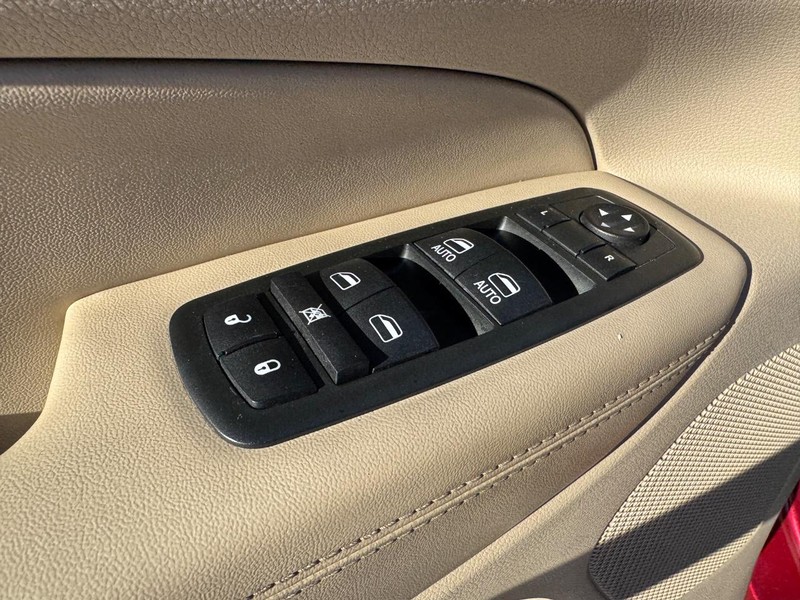 Jeep Grand Cherokee Vehicle Image 19