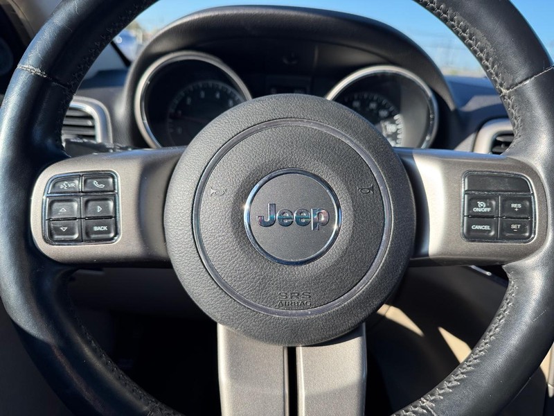 Jeep Grand Cherokee Vehicle Image 21