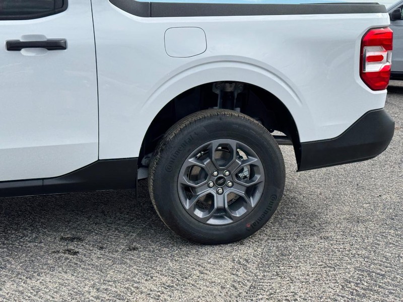Ford Maverick Vehicle Image 11