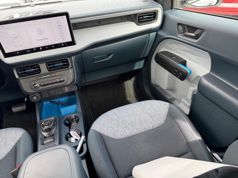 Ford Maverick Vehicle Image 16