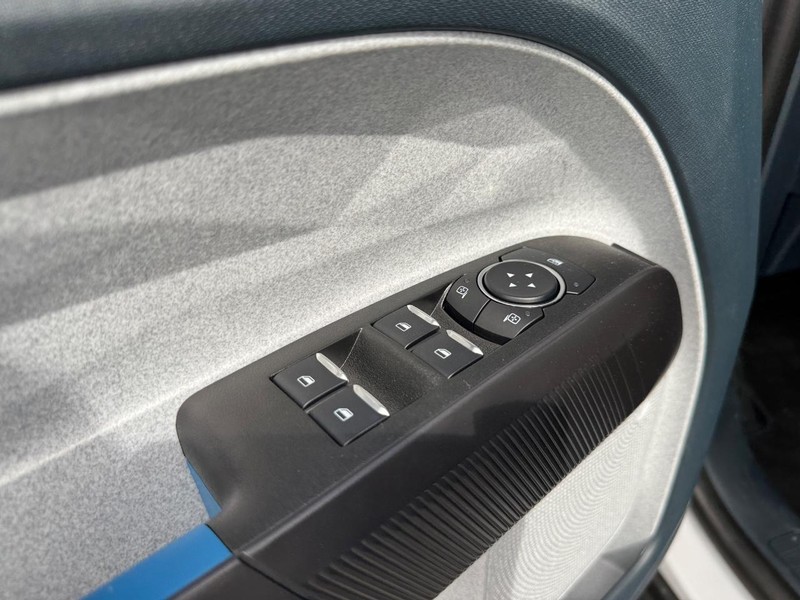 Ford Maverick Vehicle Image 18