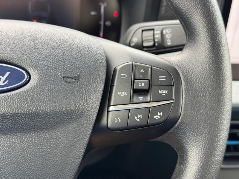 Ford Maverick Vehicle Image 21