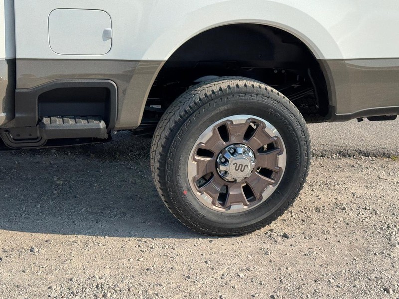 Ford Super Duty F-250 SRW Vehicle Image 11