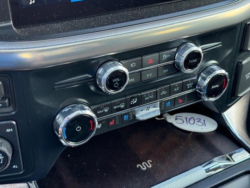 Ford F-150 Vehicle Full-screen Gallery Image 25