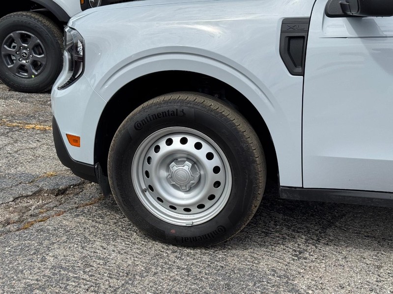 Ford Maverick Vehicle Image 11