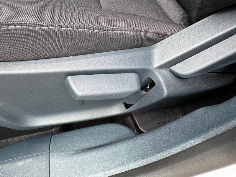 Ford Maverick Vehicle Image 18