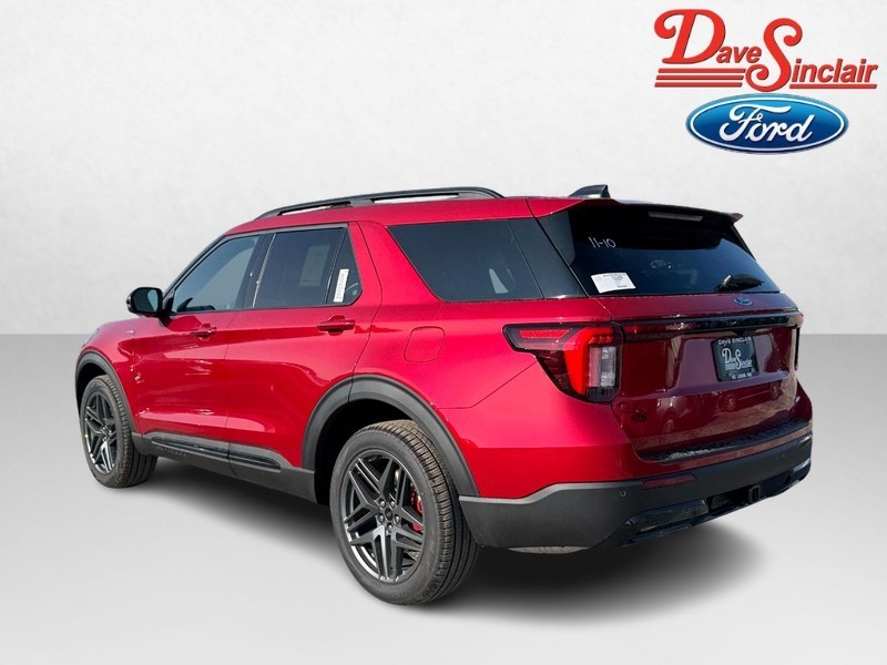 Ford Explorer Vehicle Full-screen Gallery Image 09