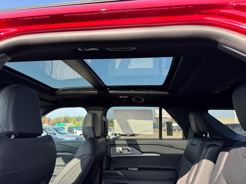 Ford Explorer Vehicle Full-screen Gallery Image 13