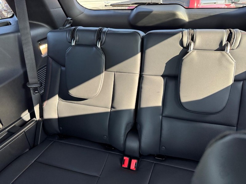 Ford Explorer Vehicle Full-screen Gallery Image 15