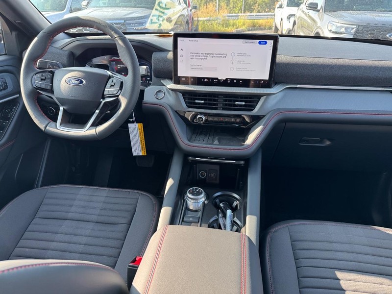 Ford Explorer Vehicle Full-screen Gallery Image 17