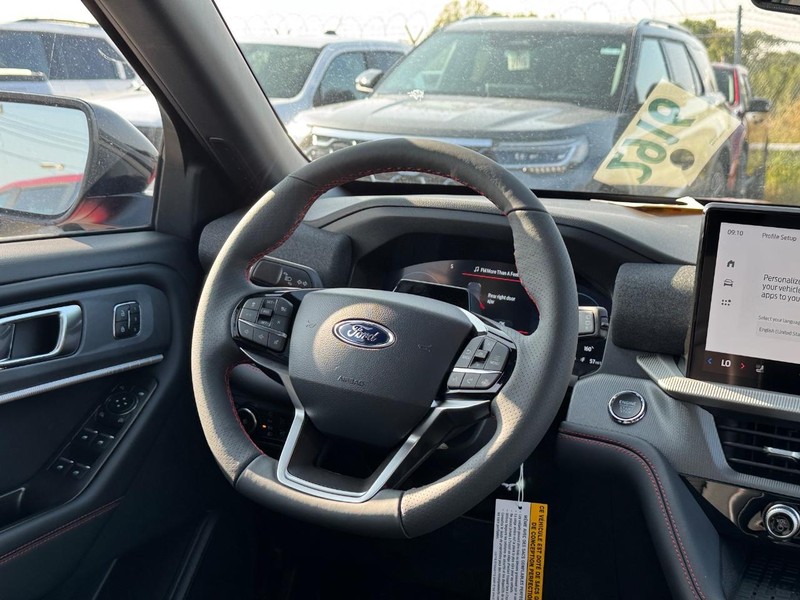 Ford Explorer Vehicle Full-screen Gallery Image 19