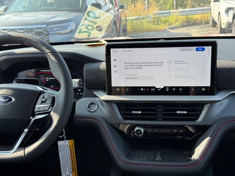 Ford Explorer Vehicle Full-screen Gallery Image 20