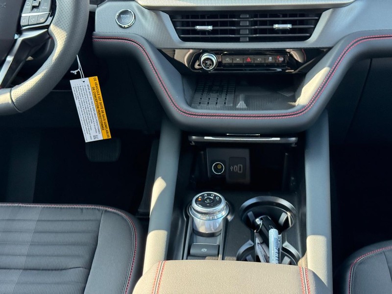 Ford Explorer Vehicle Full-screen Gallery Image 21