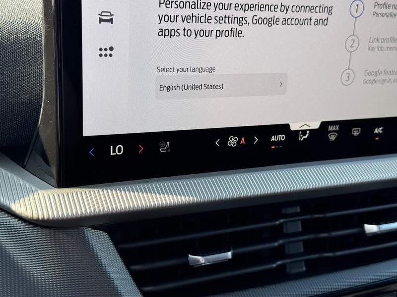 Ford Explorer Vehicle Full-screen Gallery Image 27