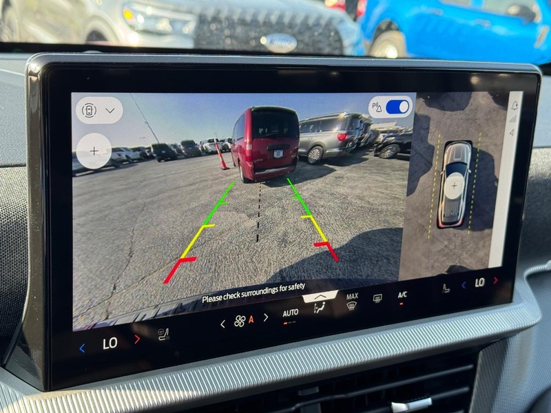 Ford Explorer Vehicle Full-screen Gallery Image 28