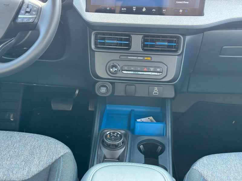 Ford Maverick Vehicle Image 16