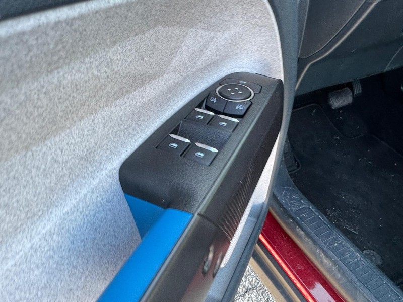 Ford Maverick Vehicle Image 18