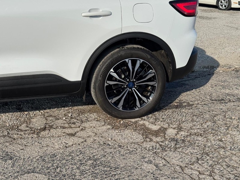 Ford Escape Vehicle Image 11