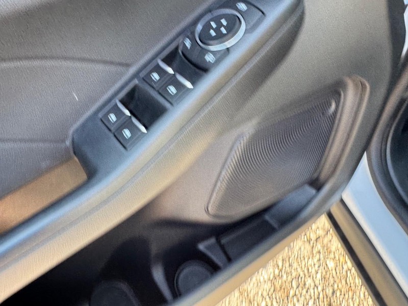 Ford Escape Vehicle Image 18