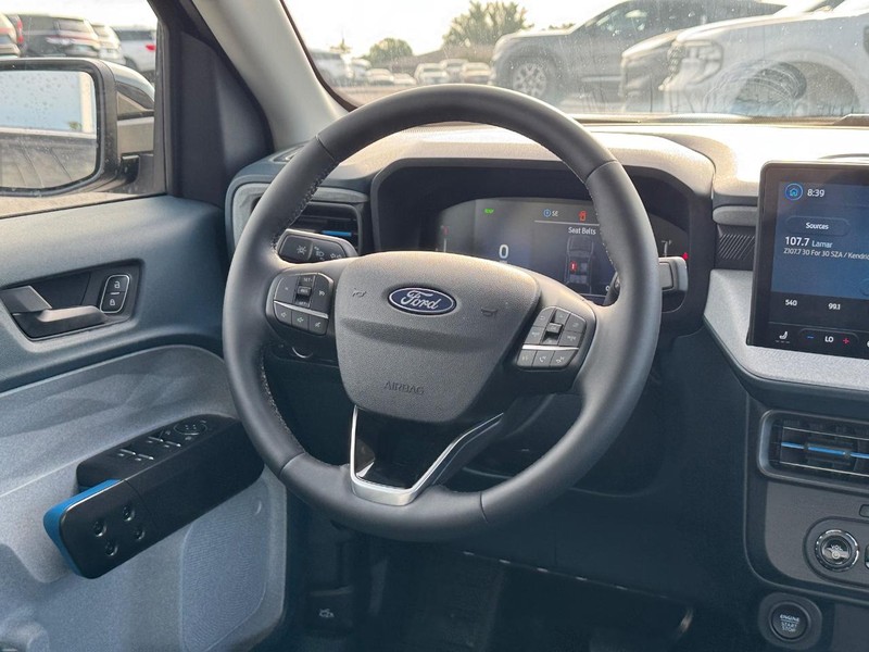 Ford Maverick Vehicle Image 15