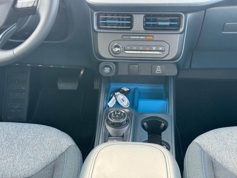 Ford Maverick Vehicle Image 17