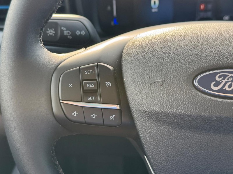 Ford Maverick Vehicle Image 21