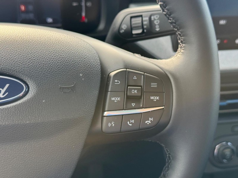 Ford Maverick Vehicle Image 22