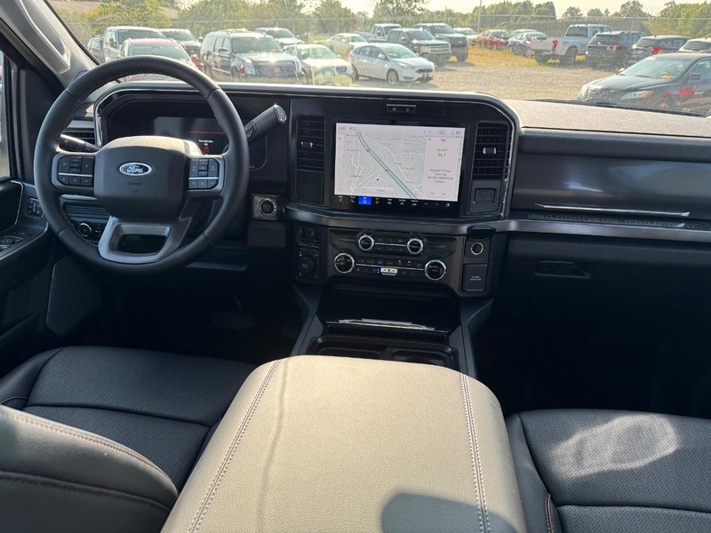 Ford Super Duty F-350 SRW Vehicle Image 14