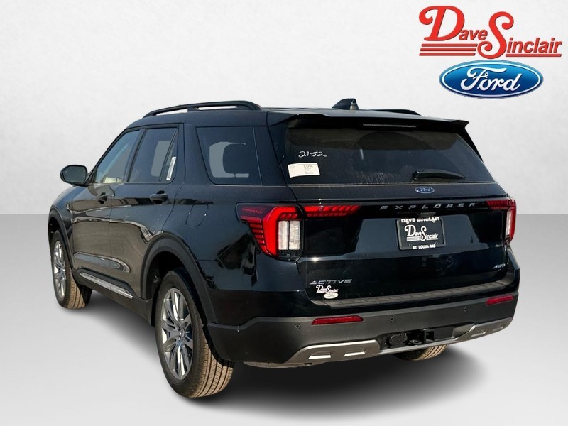 Ford Explorer Vehicle Full-screen Gallery Image 09