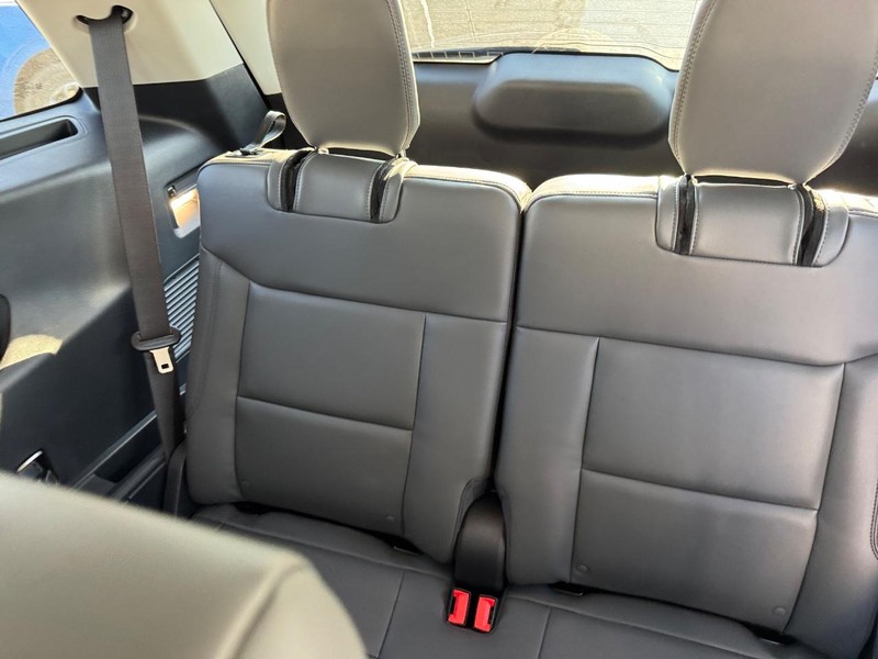 Ford Explorer Vehicle Full-screen Gallery Image 14