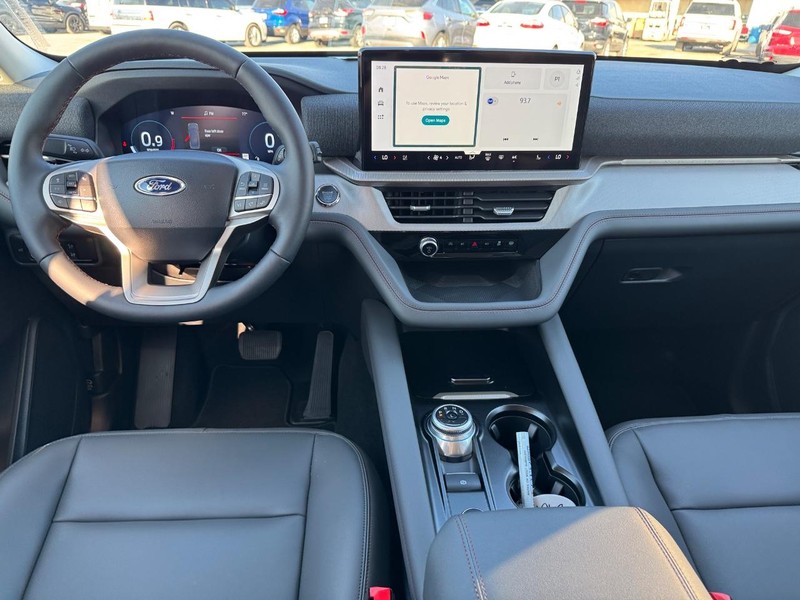 Ford Explorer Vehicle Full-screen Gallery Image 15