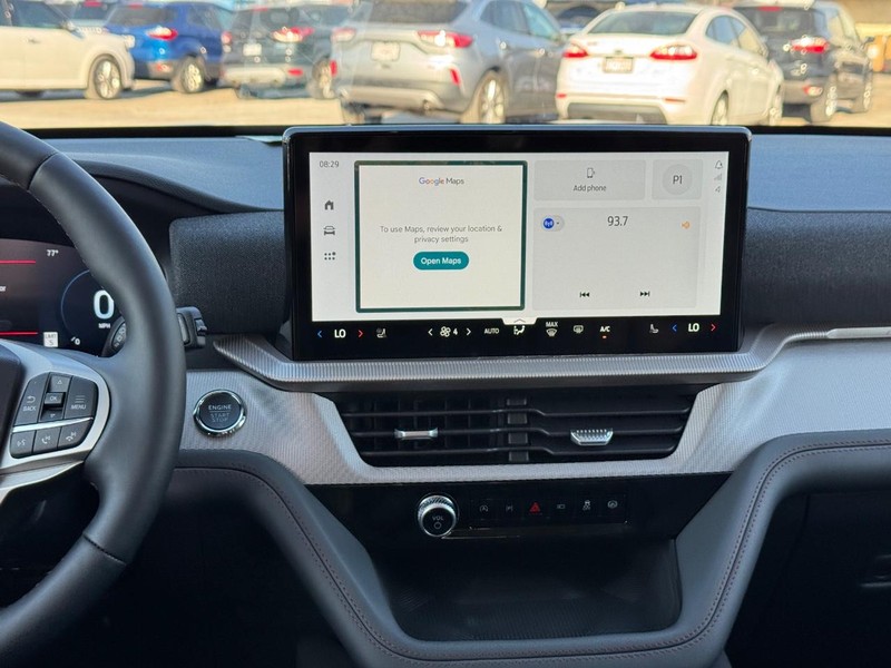 Ford Explorer Vehicle Full-screen Gallery Image 17