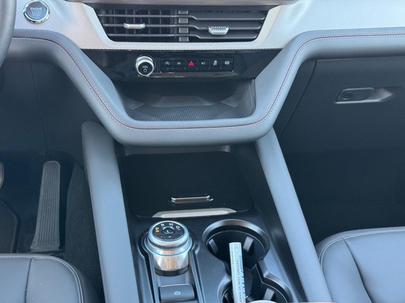 Ford Explorer Vehicle Full-screen Gallery Image 18