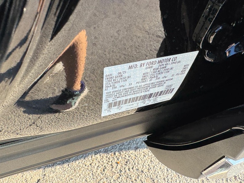 Ford Explorer Vehicle Full-screen Gallery Image 26