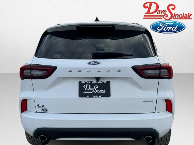 Ford Escape Vehicle Full-screen Gallery Image 08