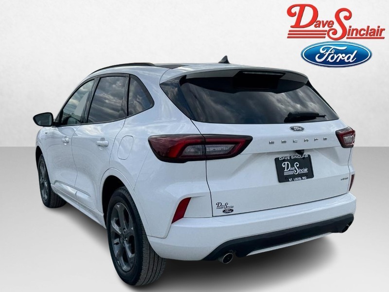 Ford Escape Vehicle Full-screen Gallery Image 09