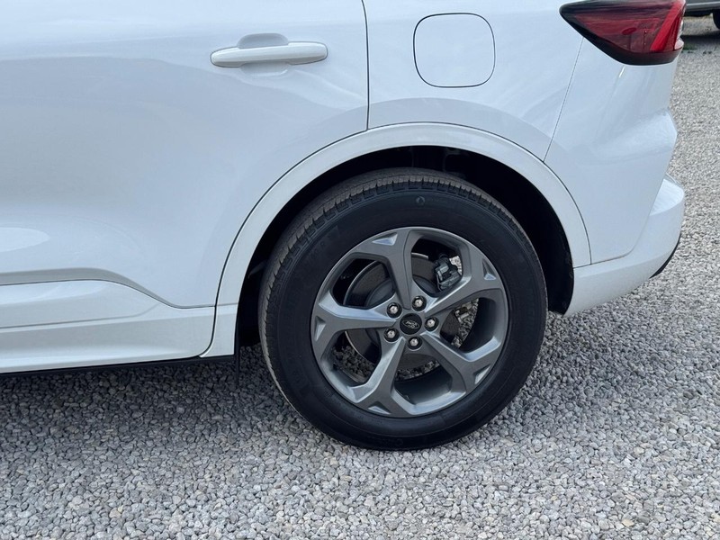 Ford Escape Vehicle Full-screen Gallery Image 11