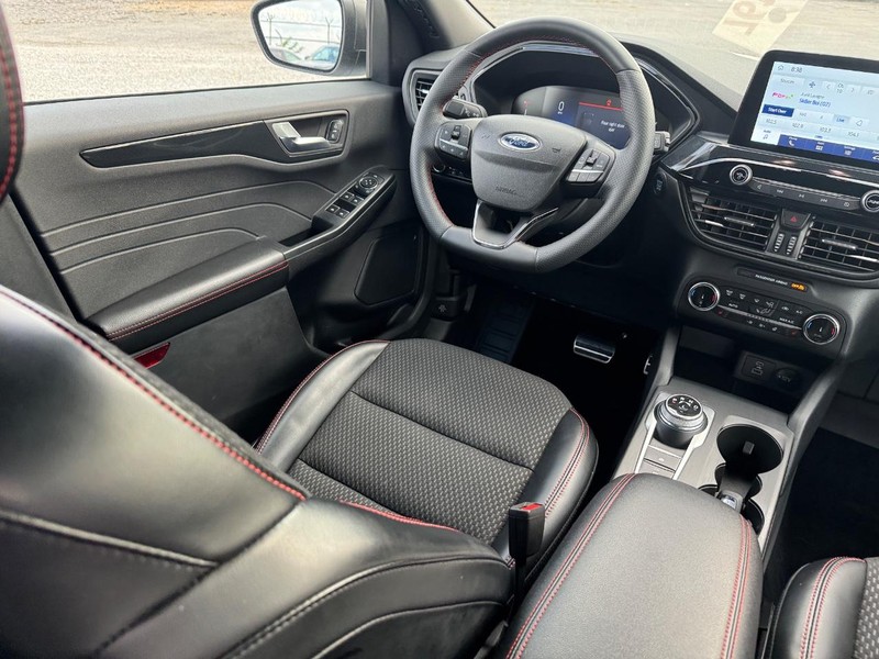 Ford Escape Vehicle Full-screen Gallery Image 14