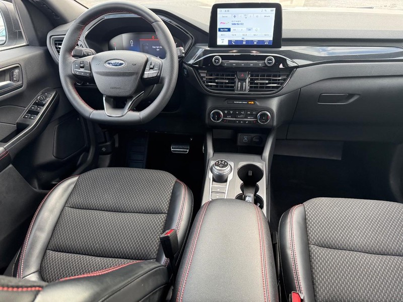 Ford Escape Vehicle Full-screen Gallery Image 15