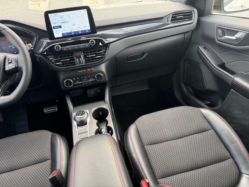 Ford Escape Vehicle Full-screen Gallery Image 16