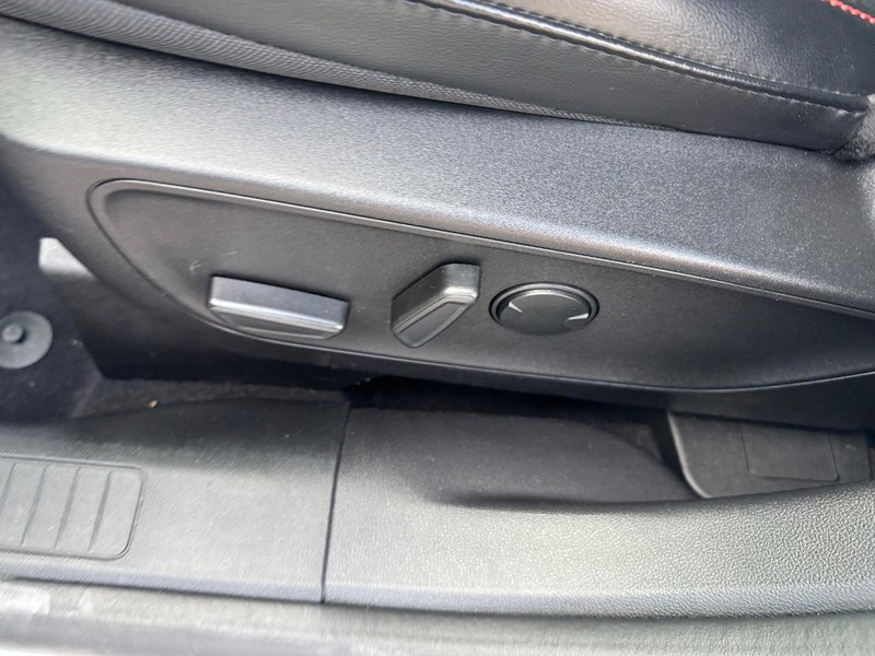 Ford Escape Vehicle Full-screen Gallery Image 17