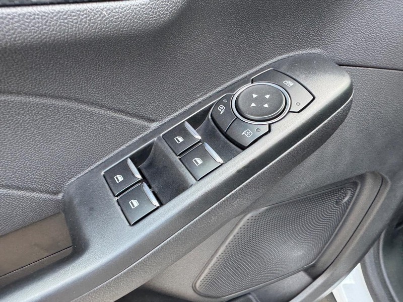 Ford Escape Vehicle Full-screen Gallery Image 18