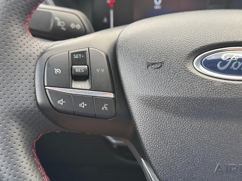 Ford Escape Vehicle Full-screen Gallery Image 20