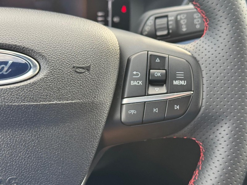 Ford Escape Vehicle Full-screen Gallery Image 21