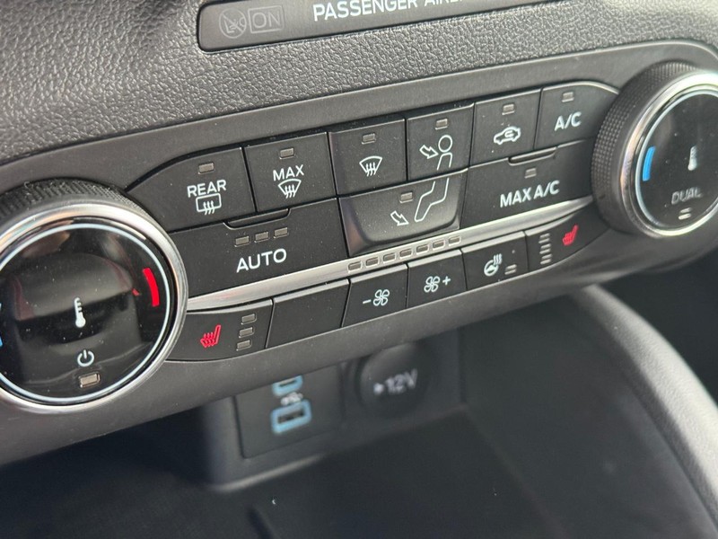 Ford Escape Vehicle Full-screen Gallery Image 22