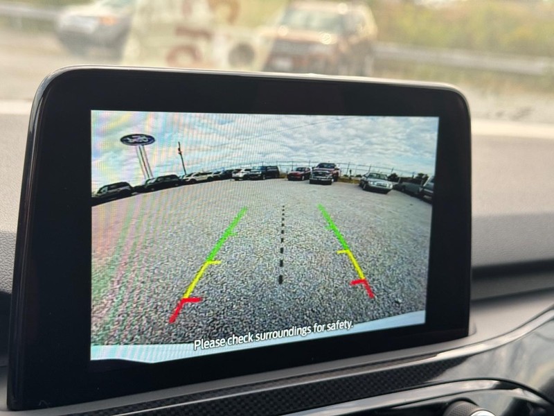 Ford Escape Vehicle Full-screen Gallery Image 23