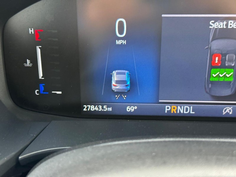 Ford Escape Vehicle Full-screen Gallery Image 24