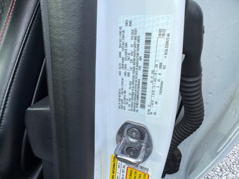 Ford Escape Vehicle Full-screen Gallery Image 25