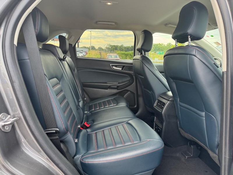 Ford Edge Vehicle Image 13