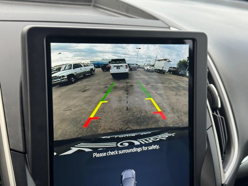 Ford Edge Vehicle Image 23